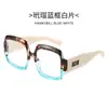 Nuevas gafas retro de montura cuadrada con patillas anchas, montura grande, efecto adelgazante, diseño de etiqueta dorada de lujo ligero, gafas planas versátiles para el día a día