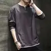 Camiseta de manga longa em estoque de fábrica para homens, gola redonda de caimento solto, camiseta casual para jovens, cor sólida de outono