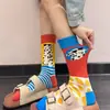 Fofas e com um toque de elegância, estas meias são absolutamente deslumbrantes com sua assimetria AB esquerda-direita! Meias femininas sem costura de cano médio