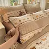 Juego de Cuatro Piezas de Algodón Puro Amigable para Bebés con Borde de Concha Clase A, Estilo Fresco Sábana Bajera y Funda de Edredón con Puntada de Triángulo, Adecuado para Dormir Desnudo en Dormitorio, Juego de Tres Piezas