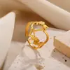 Nuevo Anillo Europeo y Americano de Acero Inoxidable 18K con Forma de Corazón y Letra Inglesa Anillo Ajustable para Mujer Anillo de Flor Rosa A-Z