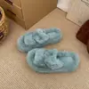 Pantuflas peludas negras retro de suela gruesa para mujer, adecuadas para usar en exteriores, nuevo estilo otoño e invierno 2026, pantuflas de algodón antideslizantes que aumentan la altura para personas menudas