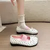 Zapatos Mary Jane para mujer extremadamente elegantes, nuevos zapatos de verano 2026, diseño de lunares para combinar con faldas, zapatos planos con una elegante punta cuadrada