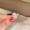 Anillo de Lujo Ligero Imitación Moissanita Corte Marquesa con Alrededor en Forma de Huevo de Paloma, Moda Europea y Americana Super Brillante de Alto Carbono