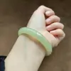Venda Direta de Fábrica de Material da Mongólia Exterior Jade Verde Branco Barra Redonda Gorda Jade Safira Hetian Verde Água Clara Pulseira Feminina Pulseira de Jade Safira Hetian Alta Imitação Atacado