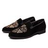 2022 Primavera e Outono Novo Bordado Bordado Brilhante Fosco Sapatos de Couro Fábrica Direto Casual Sapatos Masculinos Estilo Coreano Sapatos de Couro de Grande Tamanho