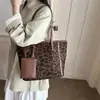 Bolso retro de gamuza con estampado de leopardo para mujer, nueva colección otoño/invierno 2026, moderno y elegante, en una paleta de colores apagados, adecuado para ir al trabajo, bolso tote