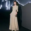 Vestido de Noite com Lantejoulas Cor Champagne para Mulheres, de Alto Padrão, Elegante, Luxuoso, Sofisticado e Grandioso, Adequado para Reuniões Anuais, Vestidos de Anfitriã, Modelo Longo