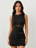 Vestido mini ajustado sin mangas con retazos de encaje transfronterizo para mujer con fruncido lateral, encaje transparente, corte ceñido, estilo sexy