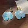 Nuevos aretes de flor de gardenia estilo chino para mujer, ambiente de verano junto al mar, aretes frescos y únicos