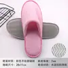Pantuflas desechables de algodón y lino con base antideslizante para hotel Artículos de tocador desechables para hotel Personalización de pantuflas desechables para casa de huéspedes