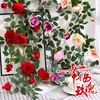 Simulación Flor de Rosa Feliz Enredadera de Pared Zarcillo Decoración de Tubería de Aire Acondicionado Flor Artificial de Interior Sala de Estar Cubierta Enroscada Flor