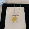 Colgante de Sol Hueco en Espiral Vintage Minimalista Europeo y Americano Luz de Collar de Lujo Diseño Fresco de Personalidad de Alta Gama Clavícula