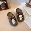 Cubierta de Cabeza de Dibujos Animados Zapatillas Peludas Semiabiertas Ropa Exterior para Mujer 2026 Invierno Nuevo Cálido Felpa Plus Aumentador Oculto de Altura Zapatillas de Suela Gruesa para Mujer