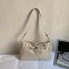 Bolso tote grande de gamuza vintage transfronterizo para mujer, nuevo modelo de otoño, bolso de mano de nicho de alta gama moderno para el día a día