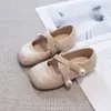 Zapatos de piel para niña 2026 Estilo Nuevo Primavera y Otoño Estilo Francés Pequeño Zapatos Individuales para Niña Moda de Bebé Elegantes Suela Suave Zapatos de Princesa