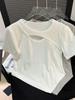 Camiseta de manga corta hueca gris estilo Pure Desire para mujer, de verano, dulce y sexy, de corte entallado, diseño irregular, top pequeño con sensación de sensación.