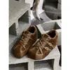 Otoño 2026 Nuevas Llegadas Gamuza Retro Patchwork Hebilla Feo Lindo Aumentador de Altura Casual Zapatos de Entrenamiento Agande Mujer
