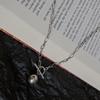Collar de acero de titanio con colgante de bola para mujer, diseño de celebridades de Internet, cadena de suéter personalizada, sencilla y geométrica, joyería transfronteriza.