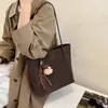 Bolsa tote Melard de couro macio texturizado e tramado retrô para mulheres, nova bolsa tipo balde de grande capacidade para o dia a dia 2026