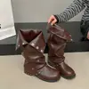 Botas brancas retrô de salto grosso de alta qualidade para mulheres, novo modelo outono 2026, combinadas com uma saia para um efeito emagrecedor, botas de montaria com sola macia