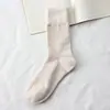 Nuevos calcetines de otoño e invierno para mujer hasta la pantorrilla estilo coreano calcetines de algodón de color liso calcetines para mujer estilo coreano hasta la pantorrilla