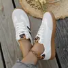 Tênis de treino alemão feminino de sola reta, novo modelo de primavera 2026 para comércio exterior, tênis esportivos versáteis de nicho, sapatos casuais brancos para mulheres, estampa de leopardo
