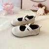Zapatos Mary Jane estilo coreano con punta redonda y tiras cruzadas para niñas, zapatos de cuero de corte bajo para primavera y otoño, zapatos cómodos y versátiles de suela blanda para niñas pequeñas