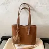 Bolsa de Camurça com Flocagem Feminina 2026 Nova Outono Retrô Gorpcore Bolsa Tote para o Dia a Dia Grande Capacidade Bolsa de Ombro Único tipo Balde