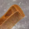 Peine de Sándalo Verde con Patrones y Texto Grabados, de Dientes Anchos, para Masaje y Alisado del Cabello, Portátil para Uso en Casa, Peine para Peinar el Cabello, Se Puede Imprimir con Logo