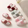 Pantuflas de pelo sintético de conejo de color liso, suela suave, ligeras, transpirables, adecuadas para usar en interiores, para todas las estaciones, lino, para parejas, hombres y mujeres, estilo de viaje moderno