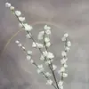 Flores artificiais roxas de quatro ramos transfronteiriças, usadas para decorações de casamento, folhagens artificiais, árvores de cedro, decorações de teto de casamento, decorações de corredor e mobiliário suave