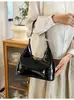 Bolso bandolera de un solo hombro de diseño elegante transfronterizo nuevo con textura brillante retro y color sólido, bolso pequeño cuadrado para debajo del brazo
