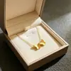 Colar Pingente Borboleta Elegante Interligado Aço Inoxidável Banhado a Ouro 18K Estilo Europeu e Americano para Mulheres, Simbolizando Duas Almas Voando Juntas