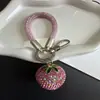 Nuevo Estilo Anillo de Dedo de Malla con Pedrería Lanyard para Teléfono Creativo Llavero de Fresa con Pedrería Completa Colgante Accesorio para Bolsa de Teléfono