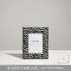 Mesita de noche de modelo de habitación minimalista de lujo ligero, Marco de fotos, Armario, Mueble de TV, Artículos de decoración para el hogar, Mesa de centro