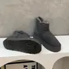 Botas de Neve Cinzas de Couro Genuíno com Solado Grosso para Mulheres, Novos Sapatos Peludos de Inverno 2026, Forrados com Lã, Espessados, Quentes e Versáteis Sapatos de Algodão