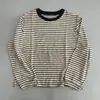 Camiseta de Otoño Nueva Transpirable Rayada Retro de Cuello Redondo Manga Larga para Mujer, Holgada, Casual, Capa Base, Top Versátil