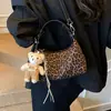 2026 Nuevo Estilo Bolso de Mano para Viajes Diarios Bolso de Hombro Elegante Gran Capacidad Bolso de Moda para Mujer Estampado de Leopardo Versátil Nicho