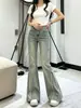 Calça jeans flare estilo americano de cor clara para mulheres, novo modelo 2026 de cintura alta, modelador e que valoriza a silhueta, adequado para baixinhas, com barra desfiada
