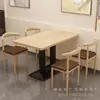 Conjunto de Mesa e Cadeiras para Restaurante de Fast Food para Uso Comercial, Adequado para Lojas de Hot Pot Picante e Macarrão, Restaurantes, Chá de Leite, Sobremesas, Lanches e Espetinhos Fritos, com Mesas e Cadeiras Espessadas