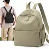 Mochila leve e compacta para homens e mulheres, com design simples, múltiplos compartimentos e adequada para estudantes universitários, atividades ao ar livre e o trajeto diário.