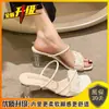 Chinelos para Mulheres para Usar Fora, Novo Estilo Verão 2025, Chinelos Versáteis e Modernos de Uma Tira, Chinelos de Salto Alto com Cristais, Sandálias Femininas, Sapatos Femininos