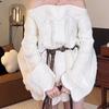 Vestido Suéter de Punto con Encaje de un Hombro Estilo Perezoso Blanco Otoño 2026 para Mujer, Vestido Corto Suelto Suave y Delicado con Lazo