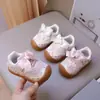 Sapatos de caminhada para bebês, sapatos estilo princesa para meninas, idades 1-3, adequados para primavera e outono, com sola macia, antiderrapantes, sapatos funcionais leves para bebês
