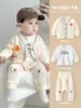 Macacão de Bebê Outono Novo Estilo Moda para Menino Fato Dividido Elegante de Três Peças Roupas de Menino Roupas Casuais para Passeio Primavera e Outono Tendência