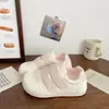 Zapatos de Lona con Velcro Estilo Coreano Blanco Leche Lindos Suaves y Adorables para Mujer 2026 Otoño Nueva Llegada Nicho Versátiles Casuales Zapatos Blancos