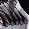 Perchero de Madera Maciza y Hierro Estilo Lujo Ligero de Hombro Ancho para Hotel Villa Modelo de Armario Perchero de Madera para el Hogar