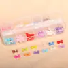 Accesorios de resina acrílica con forma de lazo pequeño con taladro en caja, joyería para uñas DIY, carcasa de teléfono, material de taladro para stick de belleza
