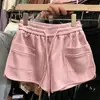 Shorts Esportivos Casuais Brancos para Mulheres Estilo Primavera 2026 Cordão Cintura Elástica Bolsos Duplos Soltos Perna Larga Linha A Hot Pants